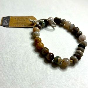 NWT, Glass beaded bracelet with Mexican Onyx.